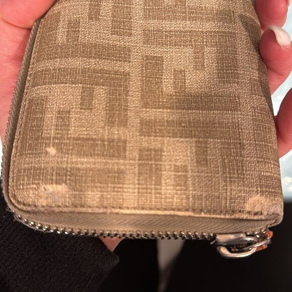 Fendi Tan Zippered wallet - Picture 4 of 15